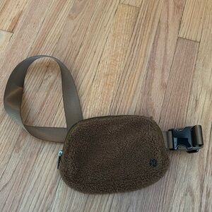Lululemon Everywhere Belt Bag Burnt Caramel Fleece